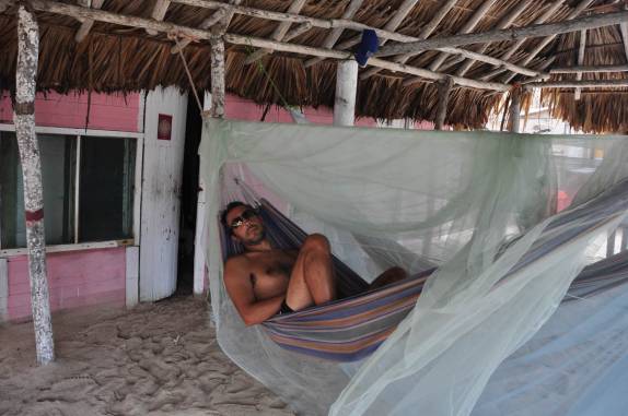 Hora de acordar, na Playa Blanca, em Baru, na Colômbia